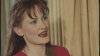 Тройник странной ретро парочки с молодой полицейской